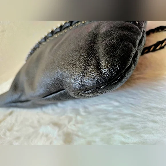 Chanel Luxe Ligne Tote Bag - Picture 10 of 16